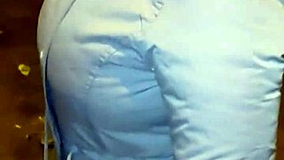 Madura Culona Con Hilo Rojo En La Calle