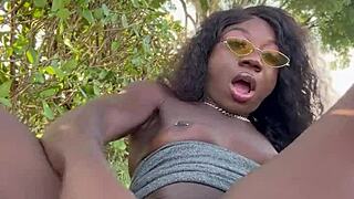 lola black xxx playing with her pussy outside