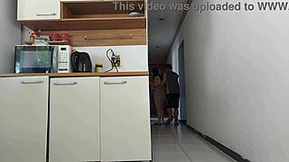 sexo arriscado enquanto meu marido estava no banho transei com amigo dele quase fomos pego