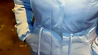 Madura Culona Con Hilo Rojo En La Calle