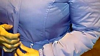 Madura Culona Con Hilo Rojo En La Calle