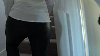 Estate Agent Lets Tenant Have House With No Deposit