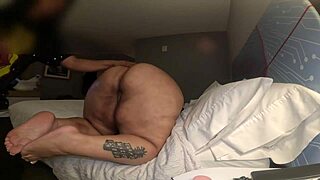 Latina BBW Jaidyn Venus oiled up twerking for hunter