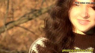 Bold outdoor pissing