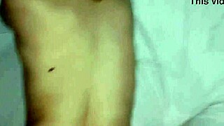 Garota linda se acabando de tesão com o hermanastro dela