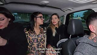 uber con suerte se coje a tres minas por el culo el viaje de alguna forma se cobra