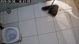 feeling intense arousal watching chubby neighbor shave her huge pussy in bath