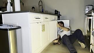 Dickflash Bigmax8inch Girlfriend Fucks The Plumber And Drains His Pipe In Her Mouth 😏