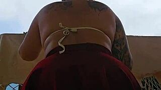 empregadinha safada rebelando na sacada