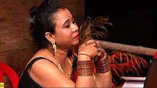 Wow, these Indian schoolgirls are exchanging boyfriends for hot sex!