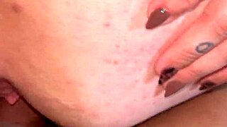 لاتينية شقراء تمص زب ثم تتناك طيز