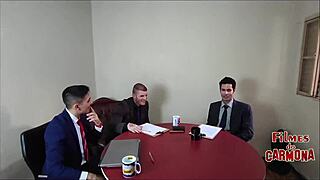 Empresa Faz Teste Do Sofá Com Empregada Milf Ela Chupou Geral