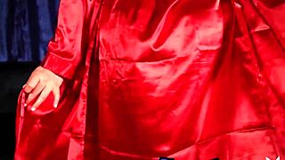 Glamorous Milf Mia Malkova Spreading Pussy Lips on Red Carpet