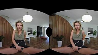 Samantha Jolie indulges in VR sex, but her pussy craves more than just toying