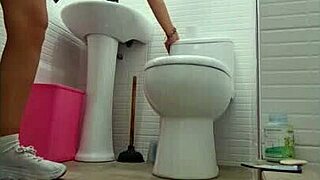 MI PROFESOR DE INGLES ME ENSENA MUY BIEN