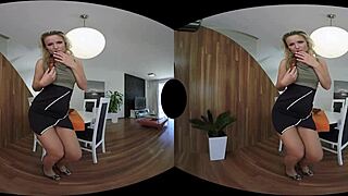 Samantha Jolie indulges in VR sex, but her pussy craves more than just toying