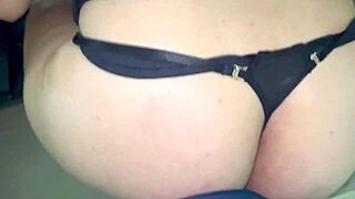 Ay hijastro ayudame pero no metas tu verga en mi coño otra vez sin condon que me puedes embarazar