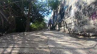 Novinha Exibindo Buceta Na Praia Em Publico