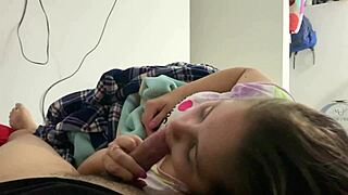 Mi Hermanastra Juega Con Mi Verga Mientras Vemos Una Película En Mi Cuarto