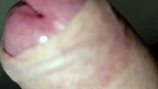 arrapato con vestito sborrata dialogo italiano sporco geme e piscia con un cazzo enorme