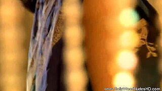 BOLLYWOOD INDIAN MILF DANCING NUDE