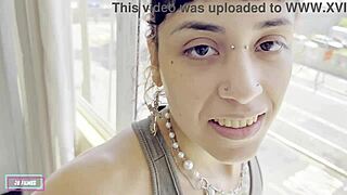 Novinha vai a primeira vez no motel e tenta perder a virgindade do c�