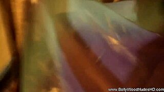 BOLLYWOOD INDIAN MILF DANCING NUDE