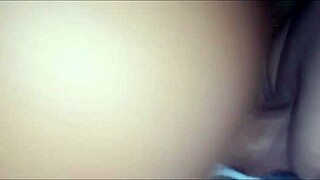 Minha enteada veio me mostrar seu shortinho no cusinho