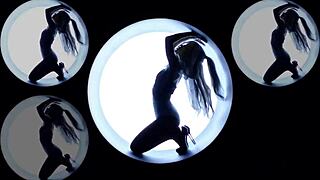 Ariana Grande, Focus on Her Sexy Tongue!