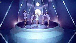 Ariana Grande, Focus on Her Sexy Tongue!