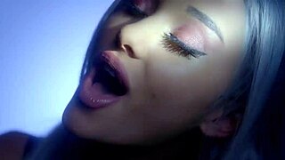 Ariana Grande, Focus on Her Sexy Tongue!
