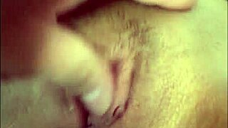 cogiendo delicioso squirt with ebony elegance in photoshoot