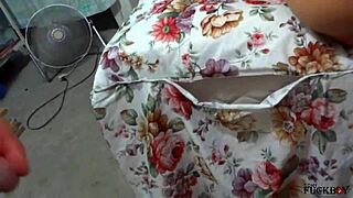 ay que rico se siente por el culo por favor no se lo digas a mi marido soy una puta y me encanta por el hoyo equivocado