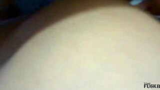 ay que rico se siente por el culo por favor no se lo digas a mi marido soy una puta y me encanta por el hoyo equivocado