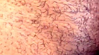 Märkä ja valmis pillu tippuu ison kyrvän perään