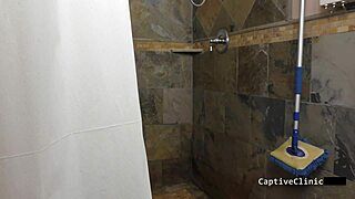 tsayyyy what are you doing to michelle anderson, spreading in shower?