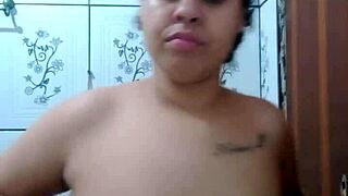 puta depravada shows wet pussy sensualizing for camera to get cock