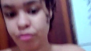 puta depravada shows wet pussy sensualizing for camera to get cock