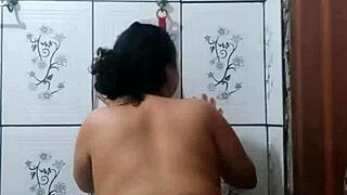 puta depravada shows wet pussy sensualizing for camera to get cock