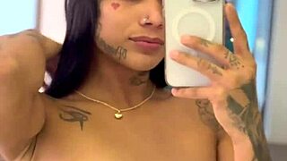 hey, teasing transsexual shows off her cock 😜