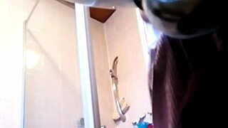 Sexy Amonwan in hidden cam spying scene