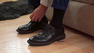 Jarushka Ross Catches Momxxx Masturbating, Leads To Facesitting And Fast Fuck