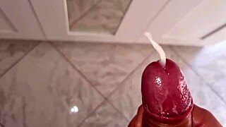 Apri La Bocca E Bevi La Mia Sborra Troia Dialogo Sporco Italiano - Sborrata Di Un Ragazzo Sexy In T-Shirt!