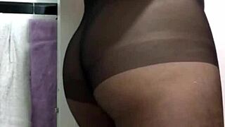 Nafida flaunts her big ass in a fetish session