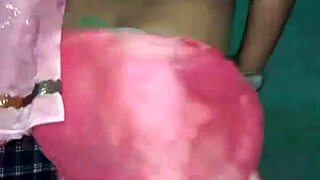 Hot Mujra in Saree by Shemale 😍