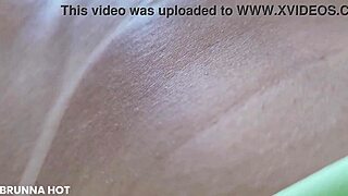 Enfiando Consolo na Bucetinha Melada na Cama