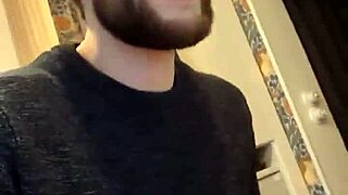 Great Berlin Production Reconnects with Ersties