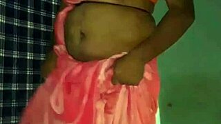 Hot Mujra in Saree by Shemale 😍