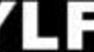 Sarışın milf araba tamircisini tutkulu sikişle ödüllendiriyor