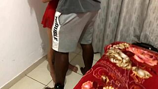 saiu de cadeia cheio de tesão e se aliviou na magrinha loira